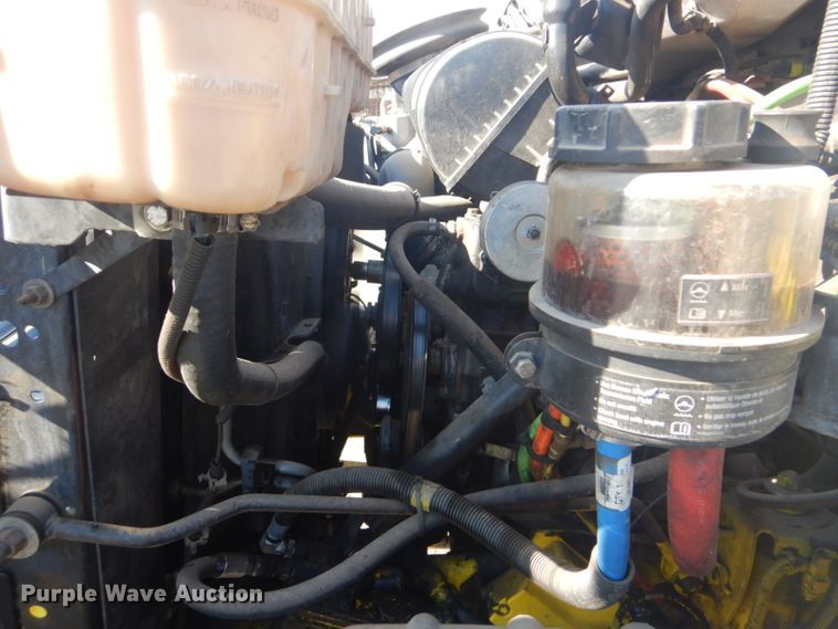 image for item GF9063 2005 Chevrolet C7500 propane truck