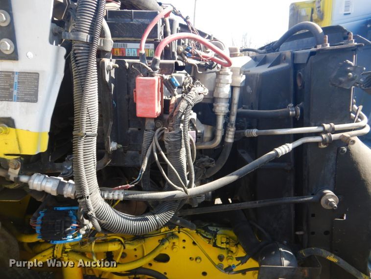 image for item GF9063 2005 Chevrolet C7500 propane truck