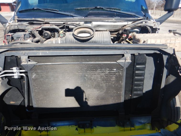 image for item GF9063 2005 Chevrolet C7500 propane truck