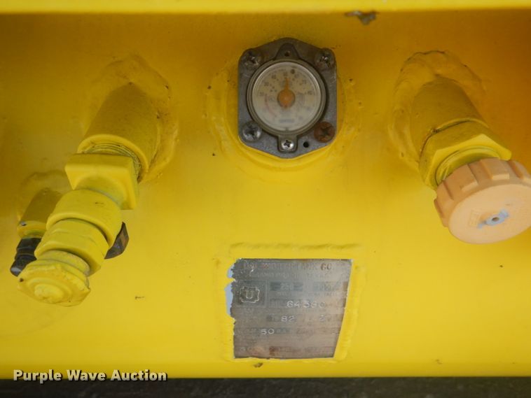 image for item GF9063 2005 Chevrolet C7500 propane truck