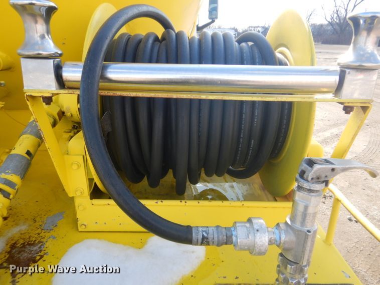 image for item GF9063 2005 Chevrolet C7500 propane truck