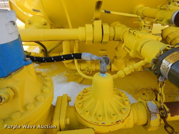 image for item GF9063 2005 Chevrolet C7500 propane truck