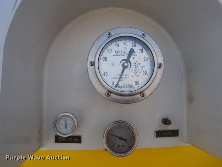 image for item GF9063 2005 Chevrolet C7500 propane truck