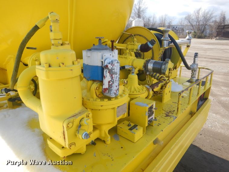 image for item GF9063 2005 Chevrolet C7500 propane truck