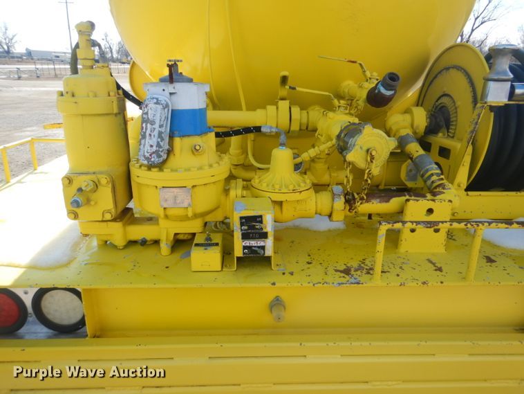 image for item GF9063 2005 Chevrolet C7500 propane truck