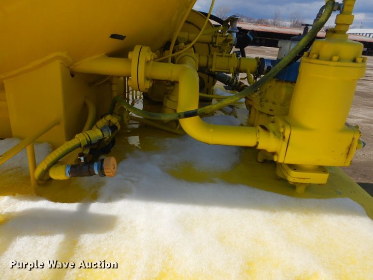 image for item GF9063 2005 Chevrolet C7500 propane truck