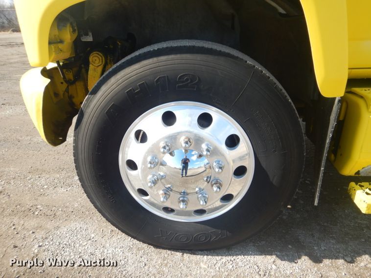 image for item GF9063 2005 Chevrolet C7500 propane truck