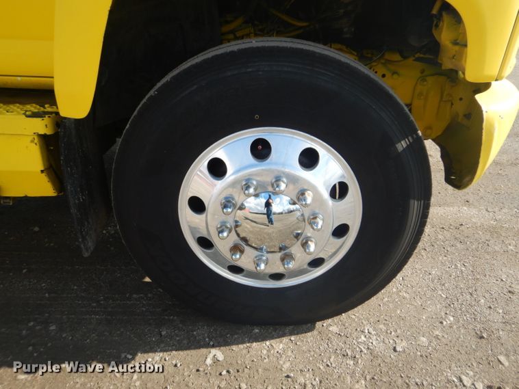 image for item GF9063 2005 Chevrolet C7500 propane truck