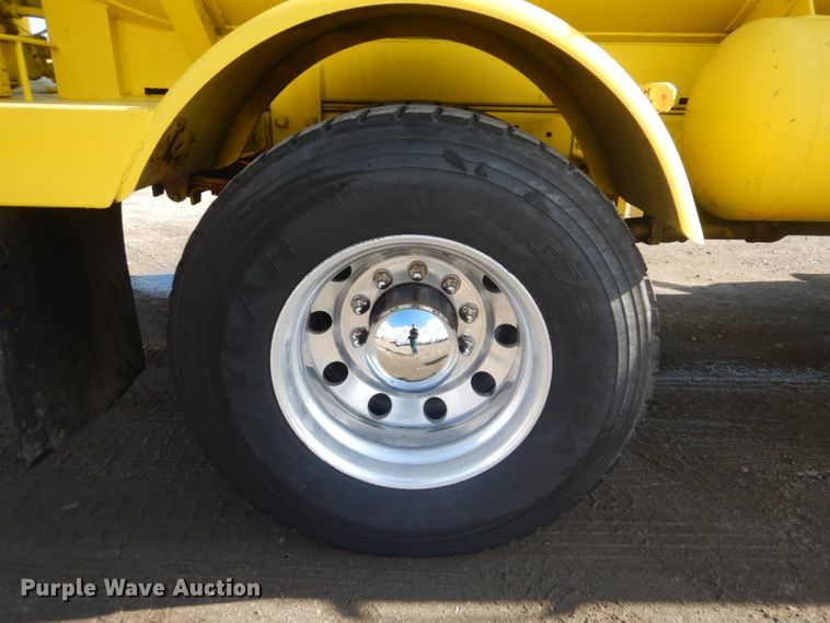 image for item GF9063 2005 Chevrolet C7500 propane truck