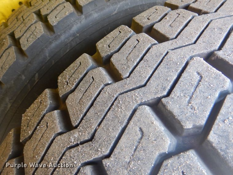 image for item GF9063 2005 Chevrolet C7500 propane truck