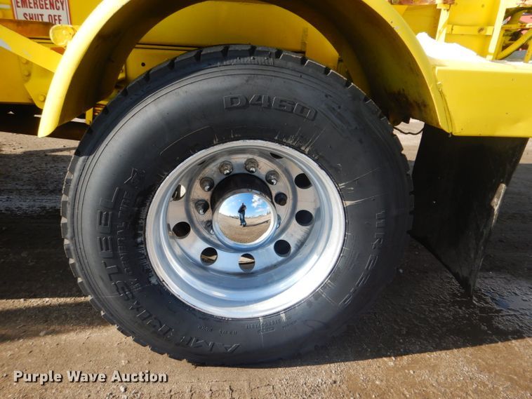 image for item GF9063 2005 Chevrolet C7500 propane truck