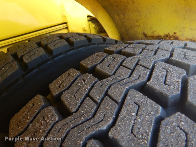 image for item GF9063 2005 Chevrolet C7500 propane truck