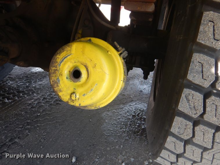 image for item GF9063 2005 Chevrolet C7500 propane truck