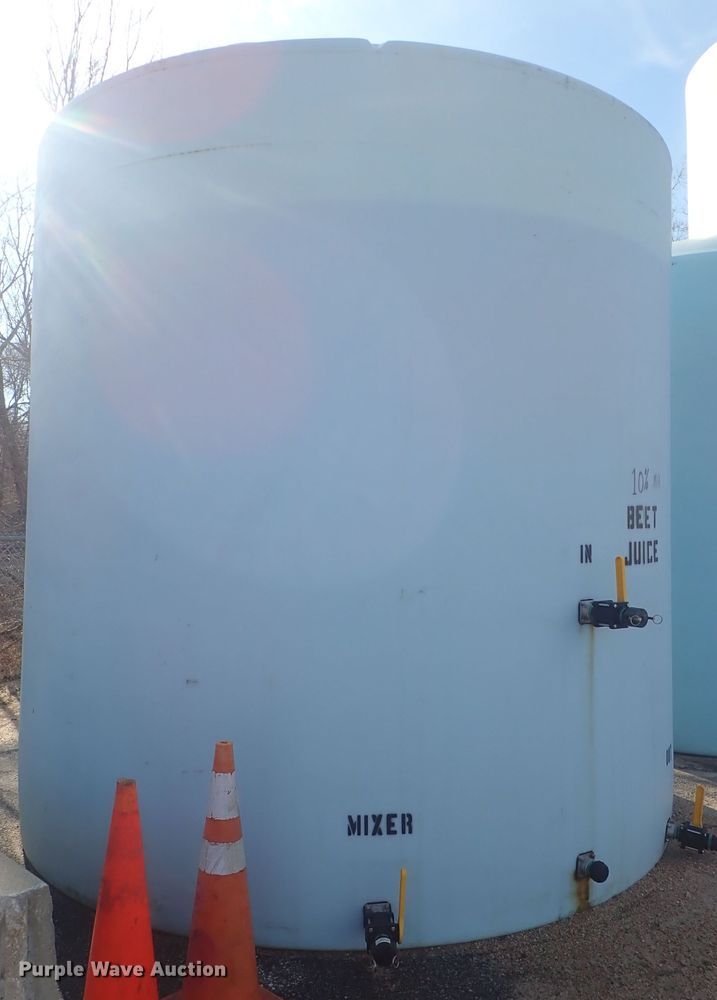 image for item DC3322 1998 Norwesco salt brine tank