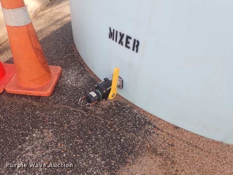 image for item DC3322 1998 Norwesco salt brine tank