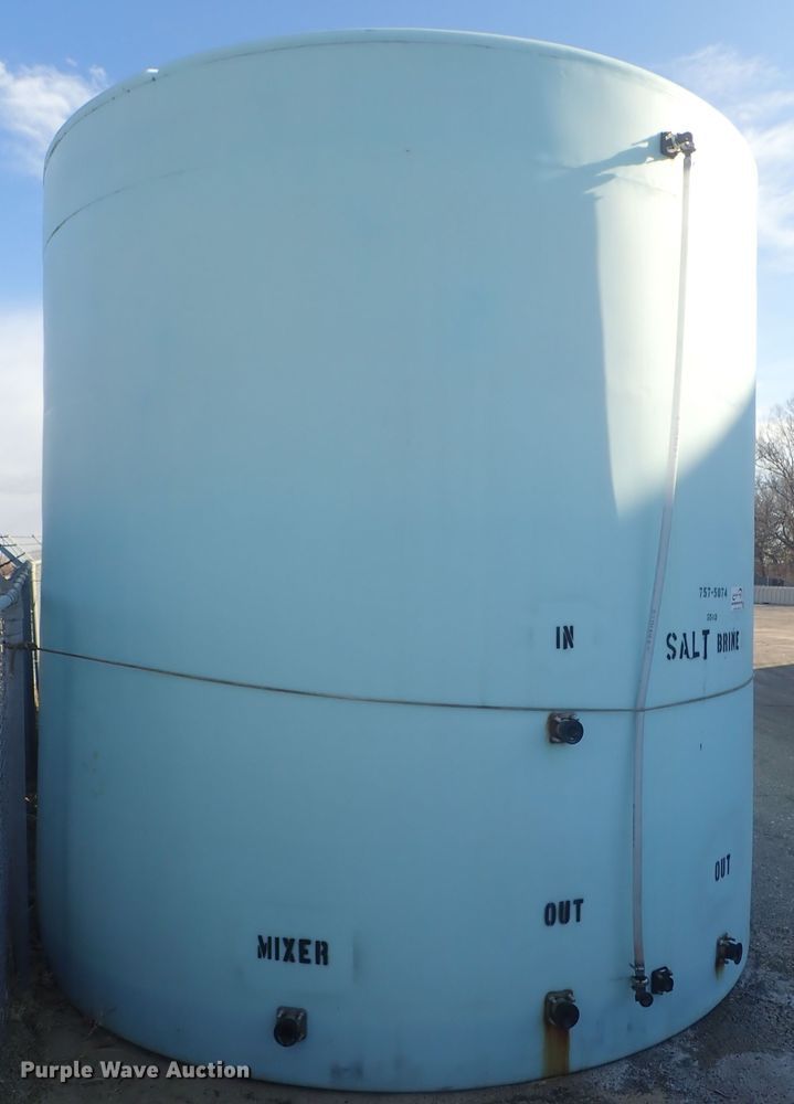 image for item DC3324 2004 Norwesco 40353 salt brine tank