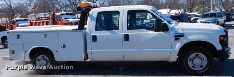 image for item DE4256 2009 Ford F250 Super Duty Crew Cab utility bed pickup truck