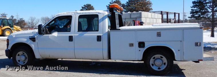 image for item DE4256 2009 Ford F250 Super Duty Crew Cab utility bed pickup truck