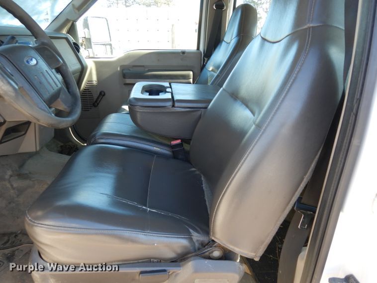 image for item DE4256 2009 Ford F250 Super Duty Crew Cab utility bed pickup truck