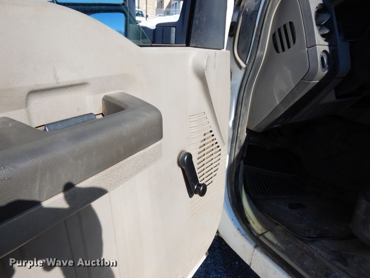 image for item DE4256 2009 Ford F250 Super Duty Crew Cab utility bed pickup truck