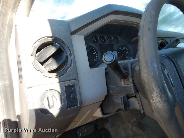 image for item DE4256 2009 Ford F250 Super Duty Crew Cab utility bed pickup truck