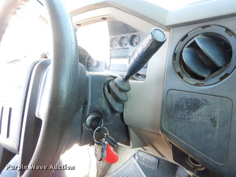 image for item DE4256 2009 Ford F250 Super Duty Crew Cab utility bed pickup truck