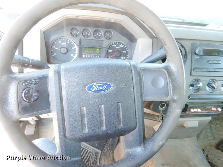 image for item DE4256 2009 Ford F250 Super Duty Crew Cab utility bed pickup truck