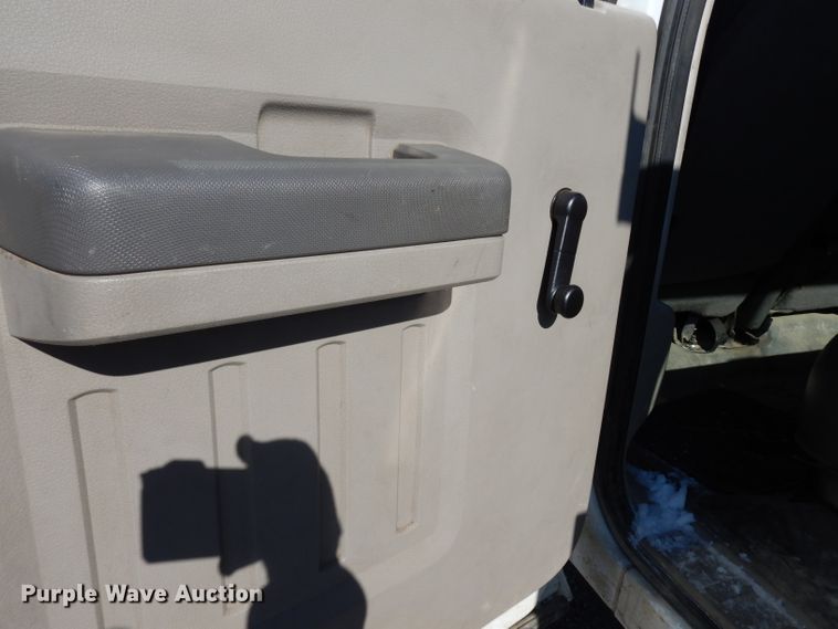 image for item DE4256 2009 Ford F250 Super Duty Crew Cab utility bed pickup truck