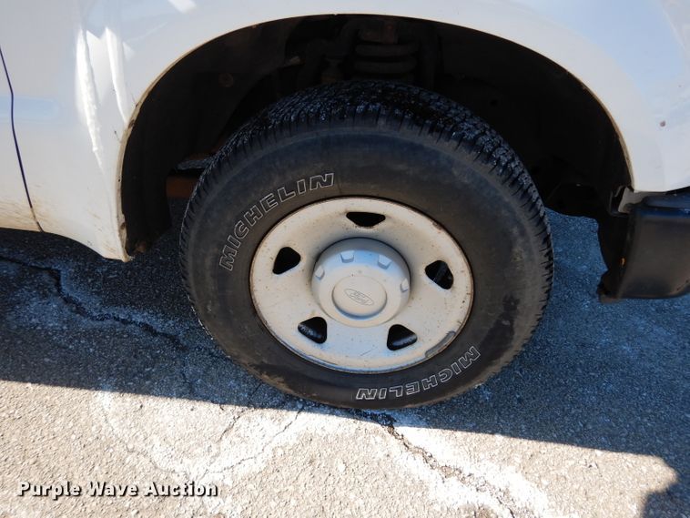 image for item DE4256 2009 Ford F250 Super Duty Crew Cab utility bed pickup truck