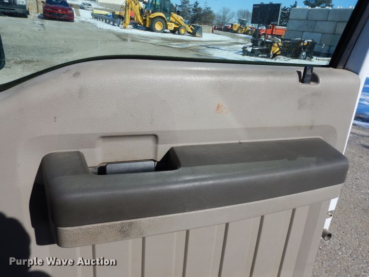 image for item DE4256 2009 Ford F250 Super Duty Crew Cab utility bed pickup truck