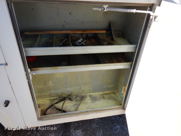 image for item DE4256 2009 Ford F250 Super Duty Crew Cab utility bed pickup truck