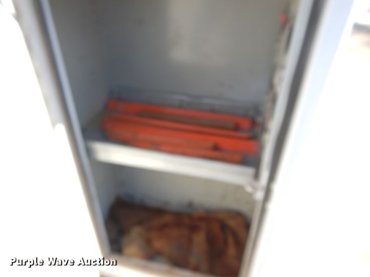 image for item DE4256 2009 Ford F250 Super Duty Crew Cab utility bed pickup truck