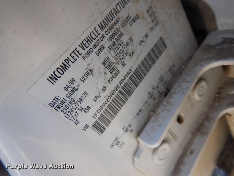 image for item DE4256 2009 Ford F250 Super Duty Crew Cab utility bed pickup truck