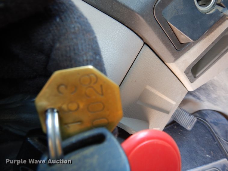 image for item DE4256 2009 Ford F250 Super Duty Crew Cab utility bed pickup truck