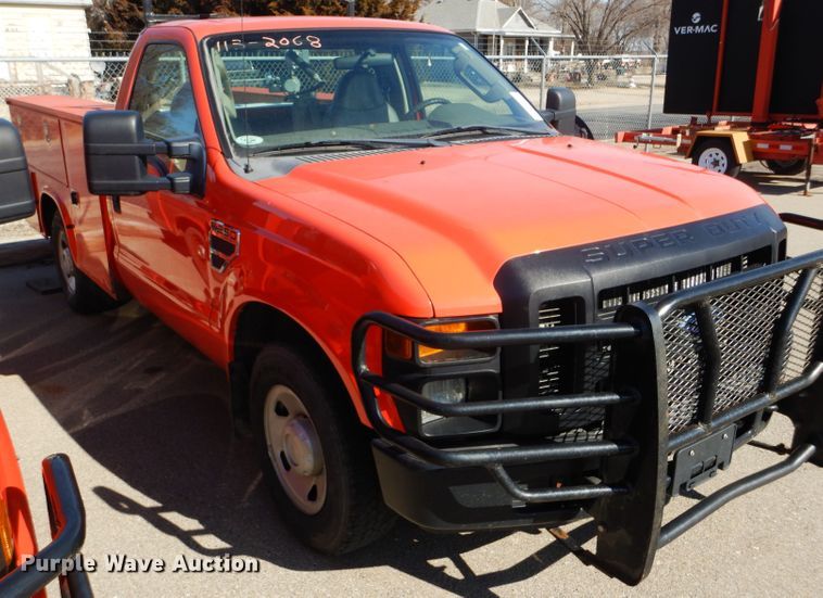 image for item DE4406 2008 Ford F250 Super Duty utility bed pickup truck