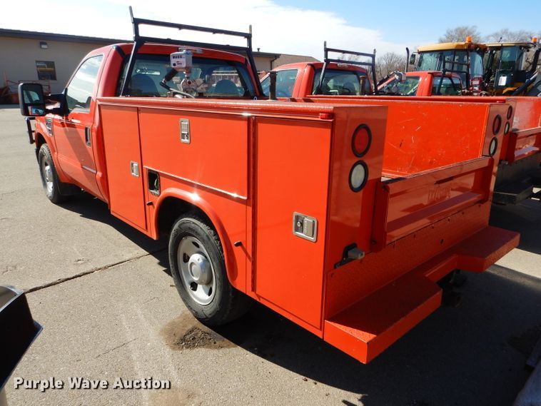 image for item DE4406 2008 Ford F250 Super Duty utility bed pickup truck