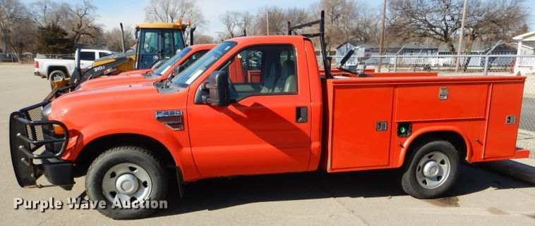 image for item DE4406 2008 Ford F250 Super Duty utility bed pickup truck