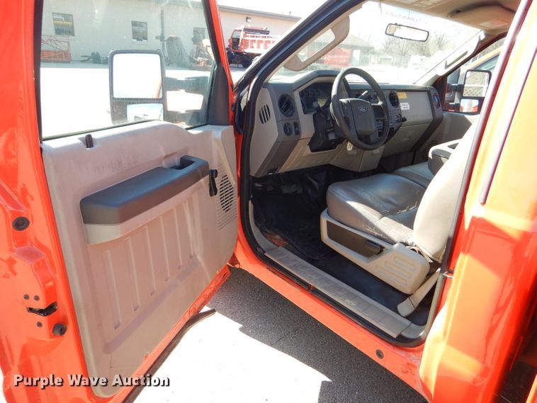 image for item DE4406 2008 Ford F250 Super Duty utility bed pickup truck