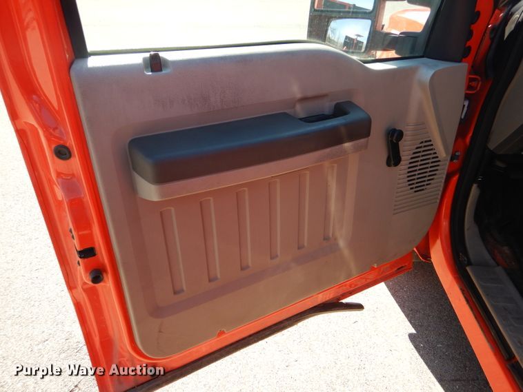 image for item DE4406 2008 Ford F250 Super Duty utility bed pickup truck