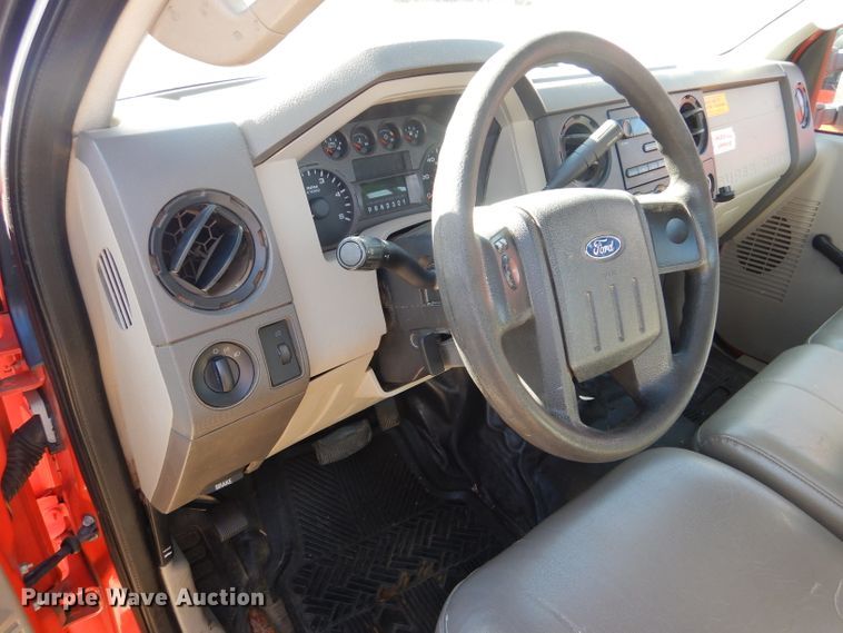 image for item DE4406 2008 Ford F250 Super Duty utility bed pickup truck