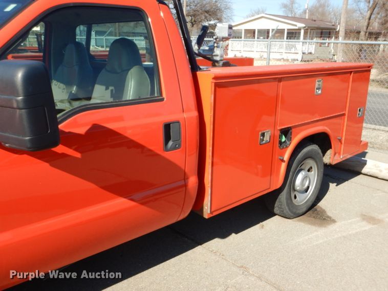 image for item DE4406 2008 Ford F250 Super Duty utility bed pickup truck