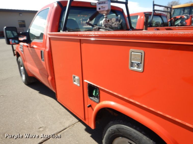 image for item DE4406 2008 Ford F250 Super Duty utility bed pickup truck