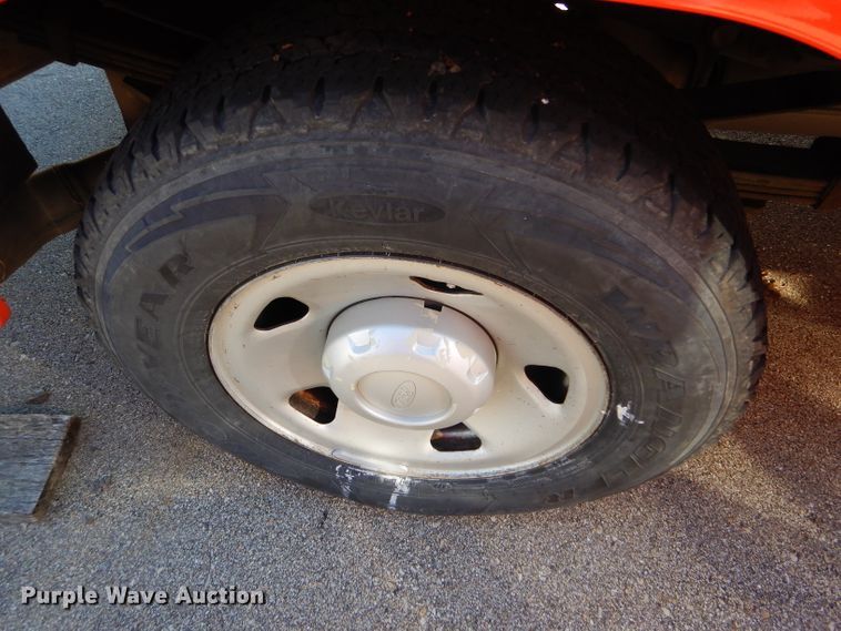 image for item DE4406 2008 Ford F250 Super Duty utility bed pickup truck