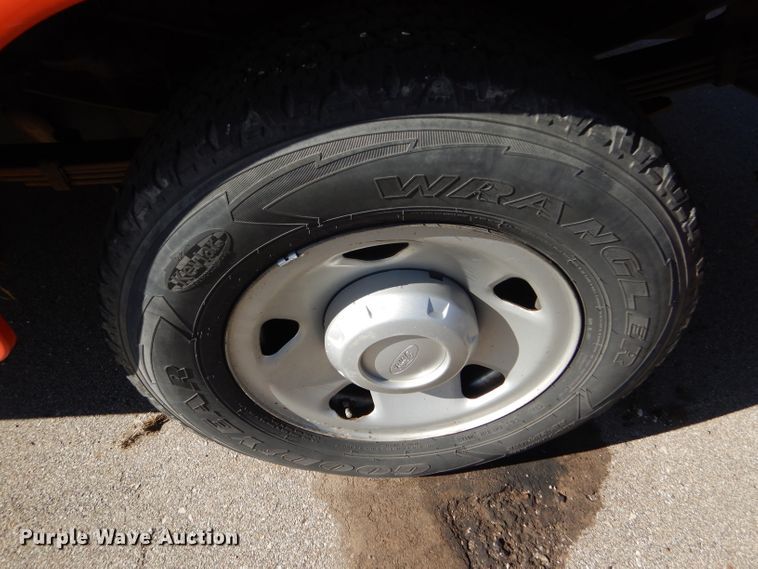 image for item DE4406 2008 Ford F250 Super Duty utility bed pickup truck