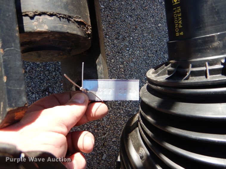 image for item DE4409 2009 Rhino FR15 bat wing rotary mower