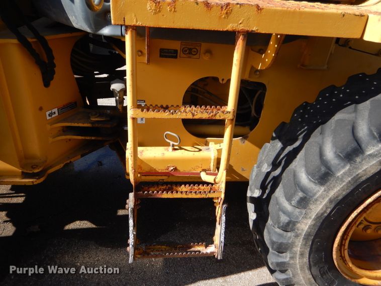 image for item DE4410 2005 John Deere 444J wheel loader