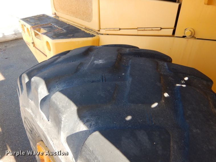 image for item DE4410 2005 John Deere 444J wheel loader