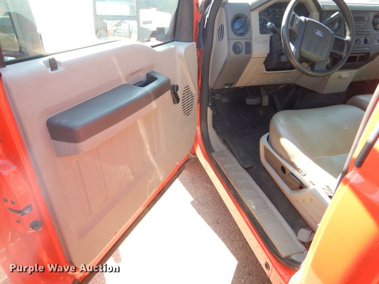 image for item DE4411 2008 Ford F250 Super Duty utility bed pickup truck