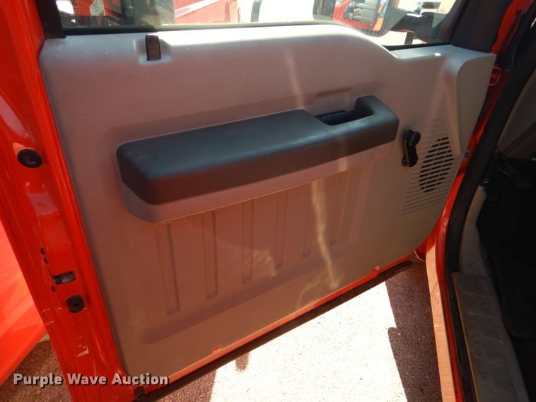 image for item DE4411 2008 Ford F250 Super Duty utility bed pickup truck