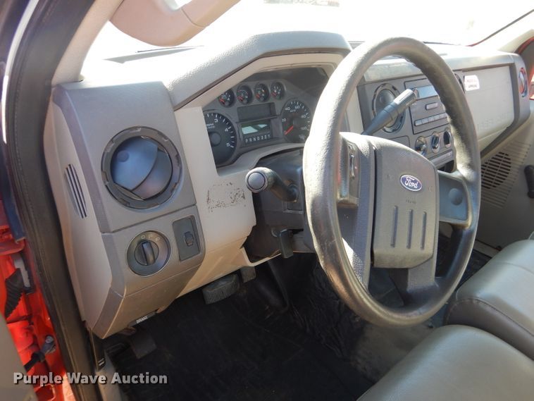 image for item DE4411 2008 Ford F250 Super Duty utility bed pickup truck